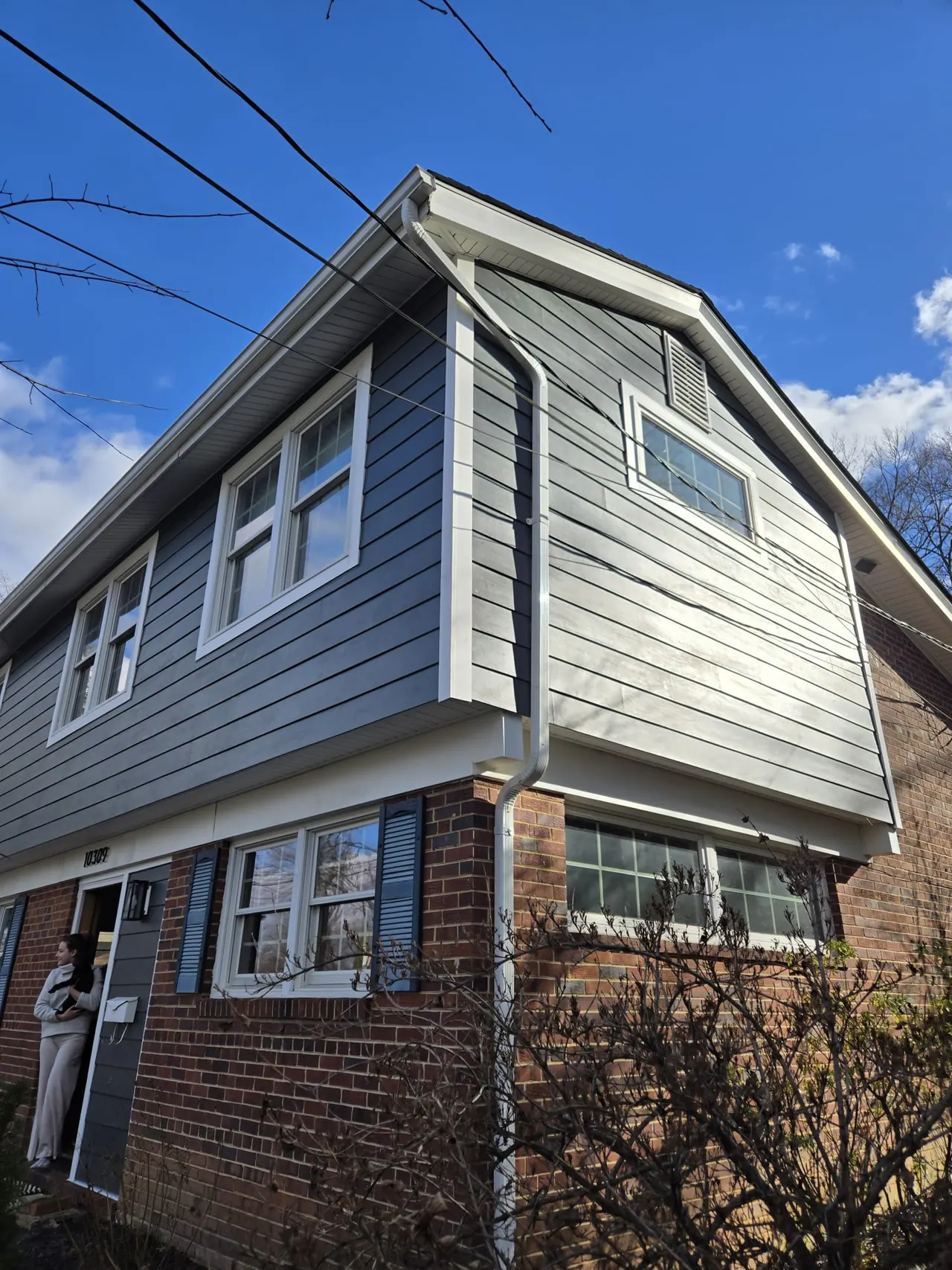 Two-tone vinyl siding renovation — Eagle Home Improvements
